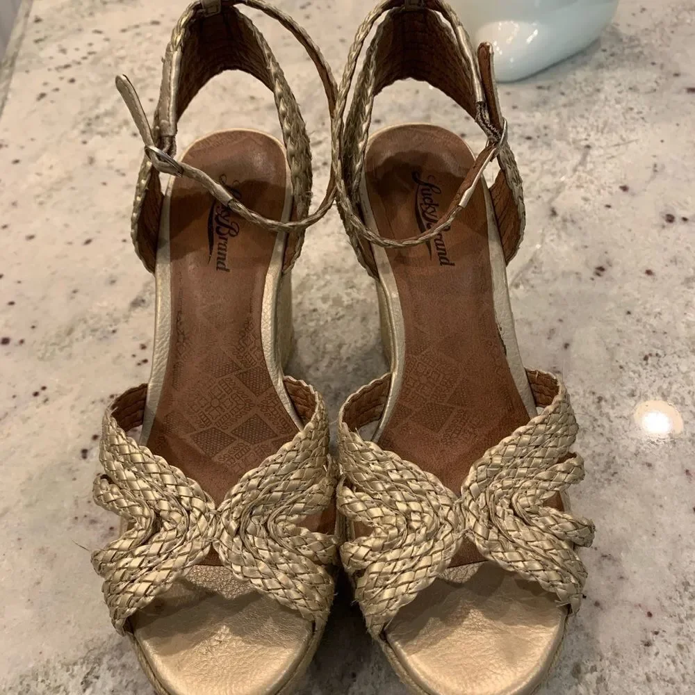 Lucky Brand Gold Woven Wedge Sandals sz 8.5